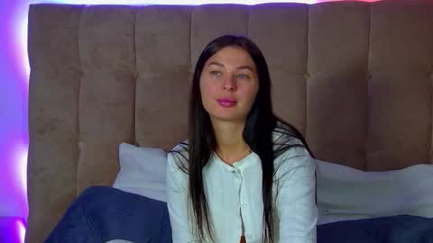 Snapshot of alexandrabloom chatting on September 25, 6:33 pm AlexandraBloom online show from September 25, 6:33 pm