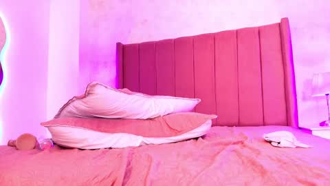 Snapshot of alexandralopez_ chatting on October 5, 8:12 am YENI online show from October 5, 8:12 am