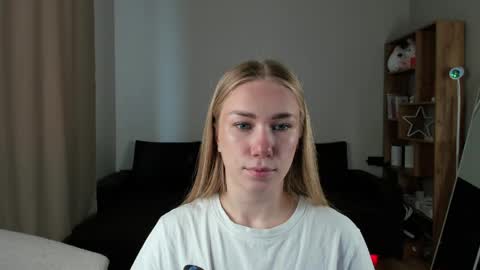 Snapshot of alexarti chatting on June 8, 6:14 am Alex online show from June 8, 6:14 am