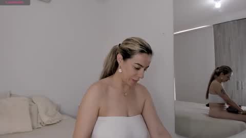 Snapshot of alexastormm chatting on February 24, 5:00 pm alexastormm online show from February 24, 5:00 pm