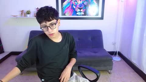 Snapshot of alexcum_18 chatting on March 17, 1:36 pm alex online show from March 17, 1:36 pm
