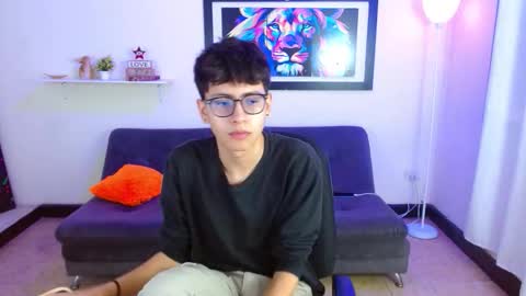 Snapshot of alexcum_18 chatting on March 19, 1:59 pm alex online show from March 19, 1:59 pm