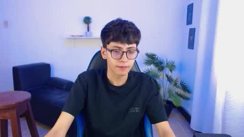 Snapshot of alexcum_18 chatting on March 21, 8:45 pm alex online show from March 21, 8:45 pm