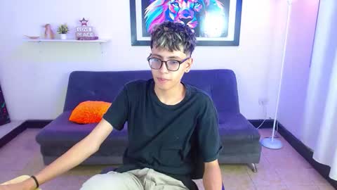 Snapshot of alexcum_18 chatting on March 24, 8:25 pm alex online show from March 24, 8:25 pm