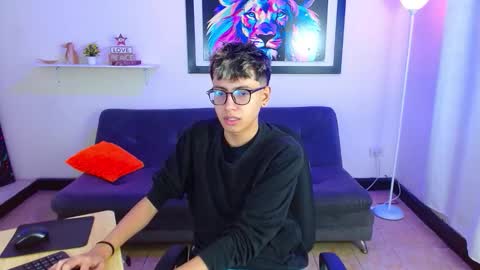 Snapshot of alexcum_18 chatting on March 27, 1:33 pm alex online show from March 27, 1:33 pm