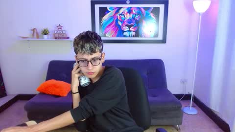 Snapshot of alexcum_18 chatting on March 28, 1:33 pm alex online show from March 28, 1:33 pm