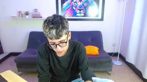 Snapshot of alexcum_18 chatting on March 29, 1:44 pm alex online show from March 29, 1:44 pm