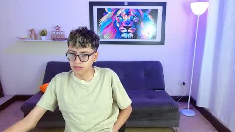 Snapshot of alexcum_18 chatting on March 31, 1:33 pm alex online show from March 31, 1:33 pm