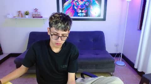 Snapshot of alexcum_18 chatting on April 6, 1:23 pm alex online show from April 6, 1:23 pm