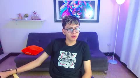 Snapshot of alexcum_18 chatting on April 9, 1:49 pm alex online show from April 9, 1:49 pm