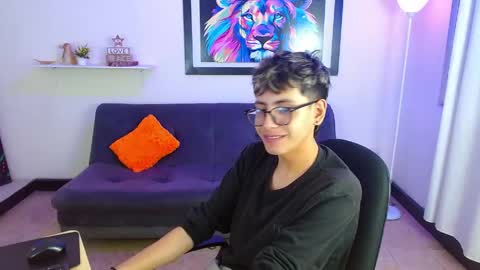 Snapshot of alexcum_18 chatting on April 13, 8:36 pm alex online show from April 13, 8:36 pm