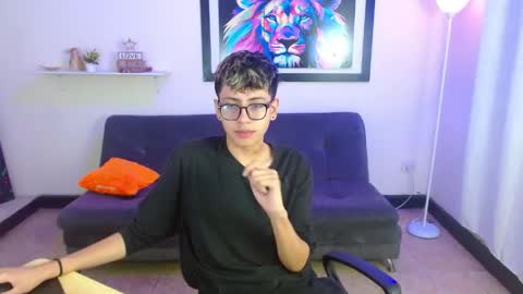 Snapshot of alexcum_18 chatting on April 16, 1:56 pm alex online show from April 16, 1:56 pm