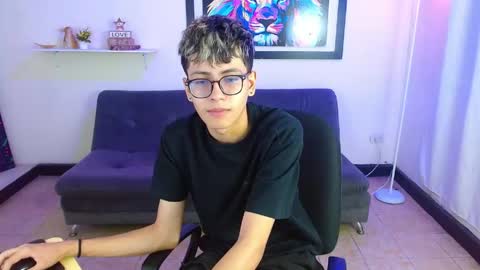 Snapshot of alexcum_18 chatting on April 18, 2:10 pm alex online show from April 18, 2:10 pm