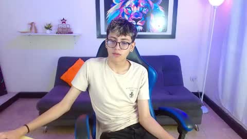 Snapshot of alexcum_18 chatting on April 22, 1:56 pm alex online show from April 22, 1:56 pm