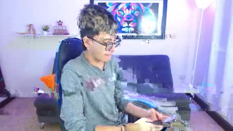 Snapshot of alexcum_18 chatting on April 24, 1:57 pm alex online show from April 24, 1:57 pm
