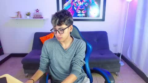 Snapshot of alexcum_18 chatting on April 25, 1:41 pm alex online show from April 25, 1:41 pm