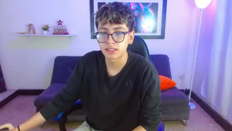 Snapshot of alexcum_18 chatting on April 28, 2:00 pm alex online show from April 28, 2:00 pm