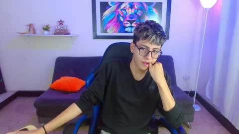 Snapshot of alexcum_18 chatting on April 29, 2:10 pm alex online show from April 29, 2:10 pm
