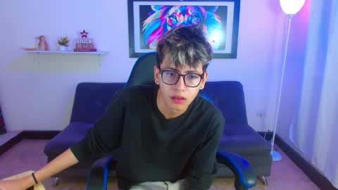 Snapshot of alexcum_18 chatting on April 30, 2:01 pm alex online show from April 30, 2:01 pm