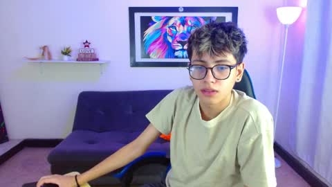 Snapshot of alexcum_18 chatting on May 1, 1:59 pm alex online show from May 1, 1:59 pm