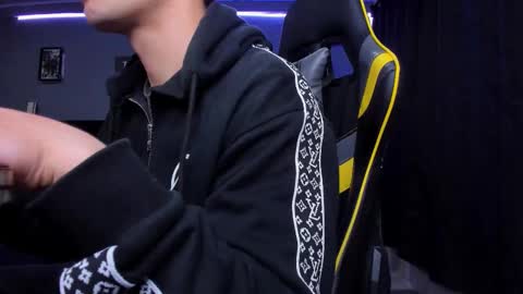 Snapshot of alexgiraldo__ chatting on October 24, 9:38 am alexgiraldo__ online show from October 24, 9:38 am