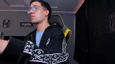 Snapshot of alexgiraldo__ chatting on October 25, 12:13 pm alexgiraldo__ online show from October 25, 12:13 pm