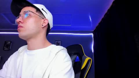 Snapshot of alexgiraldo__ chatting on November 7, 12:05 pm alexgiraldo__ online show from November 7, 12:05 pm