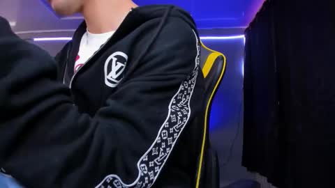 Snapshot of alexgiraldo__ chatting on November 17, 12:33 pm alexgiraldo__ online show from November 17, 12:33 pm