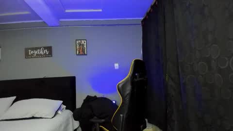 Snapshot of alexgiraldo__ chatting on December 1, 6:07 am alexgiraldo__ online show from December 1, 6:07 am