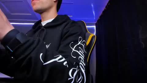 Snapshot of alexgiraldo__ chatting on December 3, 11:52 am alexgiraldo__ online show from December 3, 11:52 am