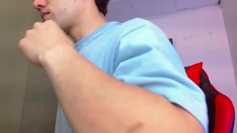 alexgiraldo__ online show from May 8, 1:27 pm