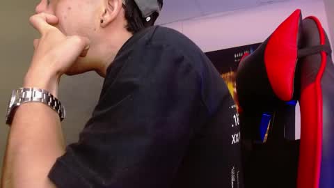 alexgiraldo__ online show from May 9, 2:28 am