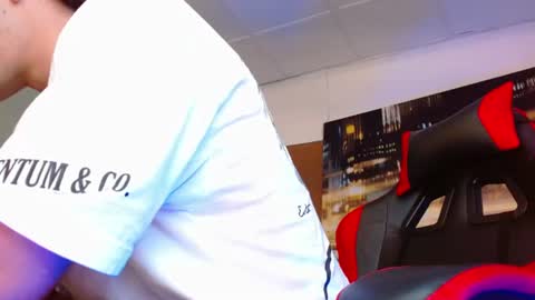 Snapshot of alexgiraldo__ chatting on June 23, 1:36 am alexgiraldo__ online show from June 23, 1:36 am