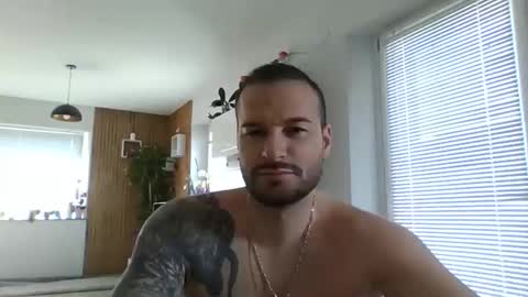 Snapshot of alexgrandi2024 chatting on March 16, 11:58 am rey ale84 online show from March 16, 11:58 am