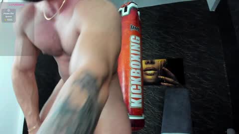 Snapshot of alexhunk09 chatting on December 13, 9:09 pm alexmusclegod online show from December 13, 9:09 pm