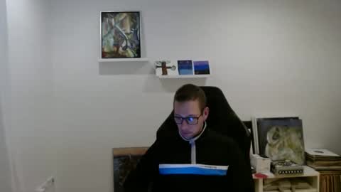 Snapshot of alexhunter4u chatting on December 1, 9:59 pm alexhunter4u online show from December 1, 9:59 pm