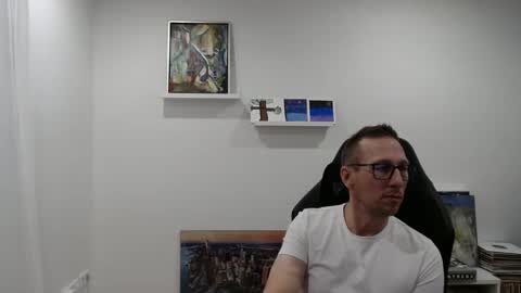 Snapshot of alexhunter4u chatting on December 16, 10:24 pm alexhunter4u online show from December 16, 10:24 pm