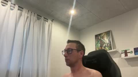 Snapshot of alexhunter4u chatting on January 14, 8:20 am alexhunter4u online show from January 14, 8:20 am