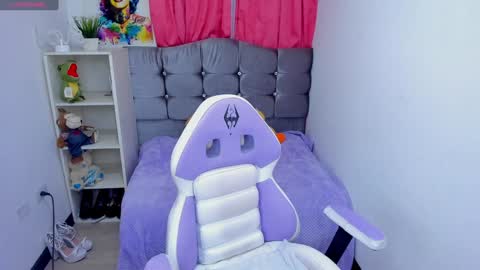 alexia_dussan online show from December 3, 12:35 am