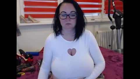 Snapshot of alexie33 chatting on January 20, 11:56 am alexie33 online show from January 20, 11:56 am