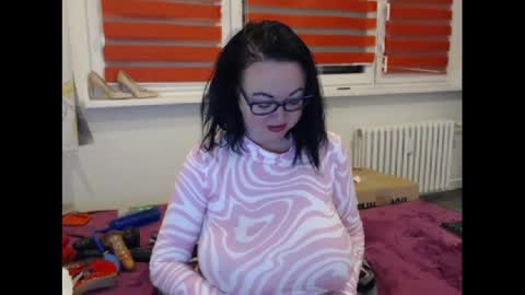 Snapshot of alexie33 chatting on January 31, 6:14 pm alexie33 online show from January 31, 6:14 pm