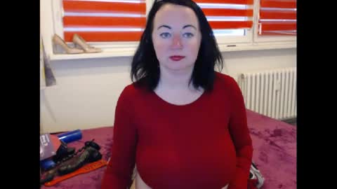 Snapshot of alexie33 chatting on February 11, 10:59 am alexie33 online show from February 11, 10:59 am