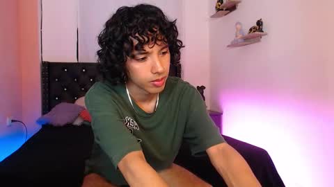 Snapshot of alexis21_ chatting on October 3, 7:22 pm Alexis online show from October 3, 7:22 pm