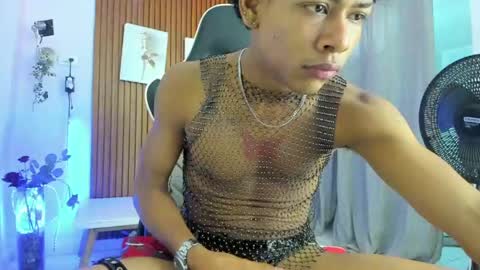 alexis_23cm online show from April 29, 2:21 pm