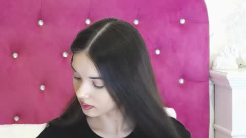 Snapshot of alexisdevine chatting on February 16, 5:25 am alexisdevine online show from February 16, 5:25 am