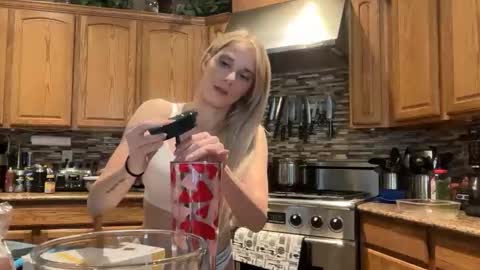 Snapshot of alexispaige06 chatting on February 20, 6:19 pm alexispaige06 online show from February 20, 6:19 pm