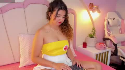 Snapshot of alexitha_cutte chatting on July 3, 10:43 am A L E X A online show from July 3, 10:43 am