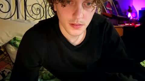 Snapshot of alexrhodesxxx chatting on December 1, 7:25 pm Alex online show from December 1, 7:25 pm