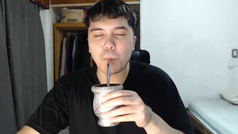 Snapshot of alexriversx chatting on April 2, 4:37 pm Alexander online show from April 2, 4:37 pm