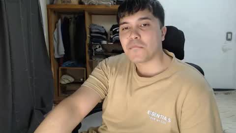 Snapshot of alexriversx chatting on April 12, 12:32 pm Alexander online show from April 12, 12:32 pm